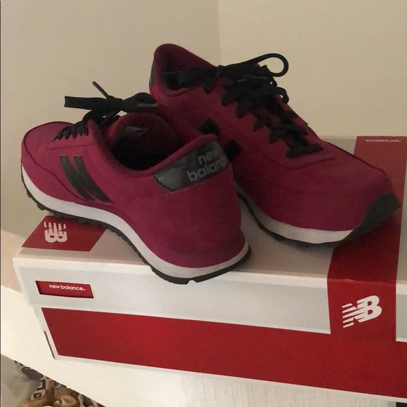 New balance us 9.5 like new - Picture 2 of 4